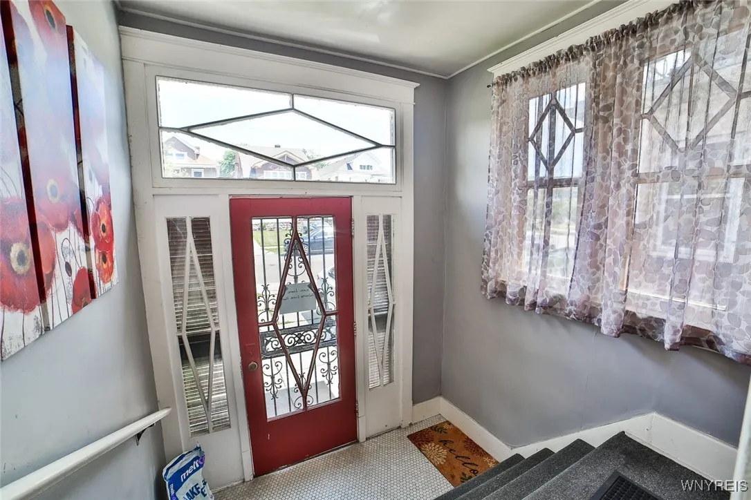 24 North Park Avenue 1, Buffalo, New York 14216, Buffalo, New York 14216, 3 Bedrooms Bedrooms, 6 Rooms Rooms,1 BathroomBathrooms,Residential Lease,For Rent,24 North Park Avenue 1, Buffalo, New York 14216,B1619562