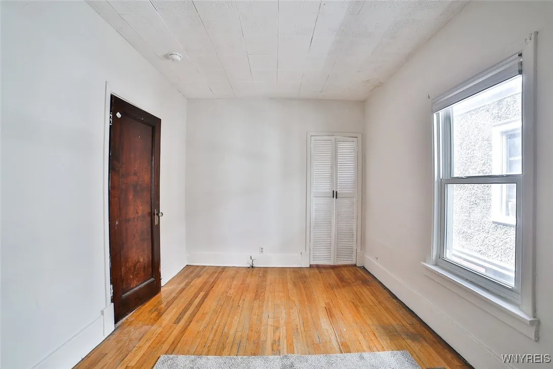 24 North Park Avenue 1, Buffalo, New York 14216, Buffalo, New York 14216, 3 Bedrooms Bedrooms, 6 Rooms Rooms,1 BathroomBathrooms,Residential Lease,For Rent,24 North Park Avenue 1, Buffalo, New York 14216,B1619562