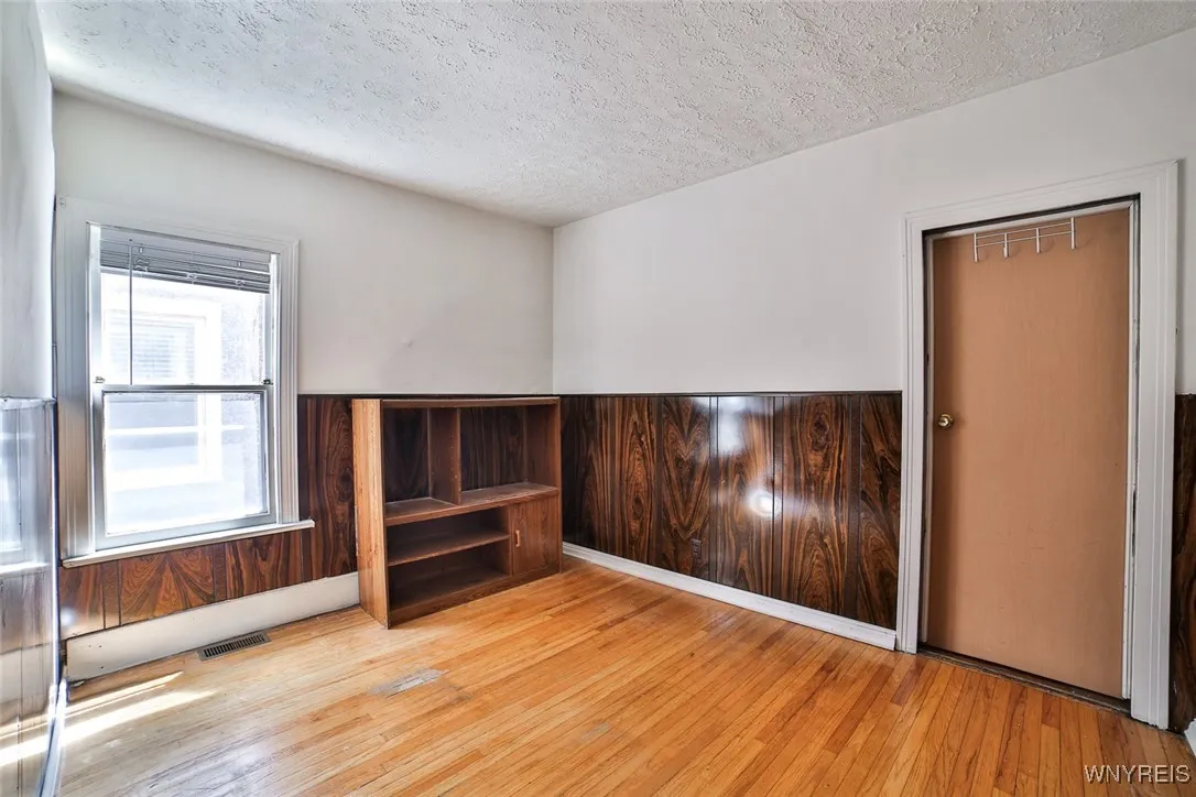24 North Park Avenue 1, Buffalo, New York 14216, Buffalo, New York 14216, 3 Bedrooms Bedrooms, 6 Rooms Rooms,1 BathroomBathrooms,Residential Lease,For Rent,24 North Park Avenue 1, Buffalo, New York 14216,B1619562