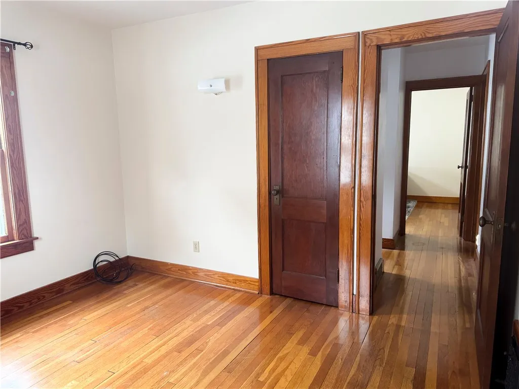 Bedroom to Hallway