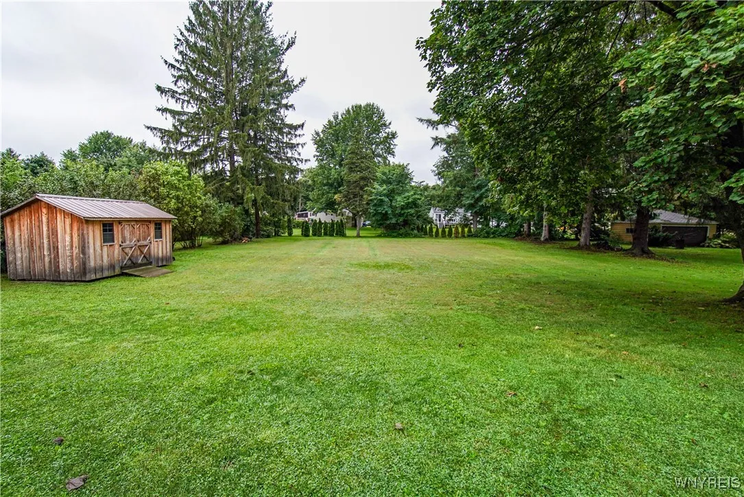 1010 Clearvue Drive, Alden, New York 14004, Alden, New York 14004, 4 Bedrooms Bedrooms, 9 Rooms Rooms,2 BathroomsBathrooms,Residential,For Sale,1010 Clearvue Drive, Alden, New York 14004,B1620914
