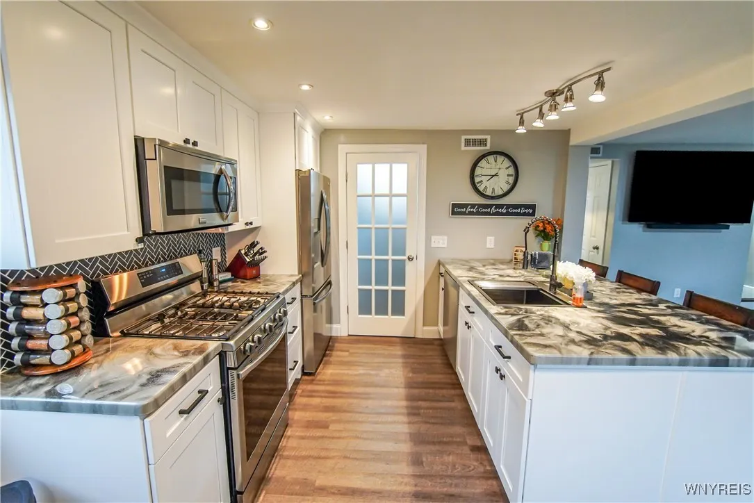 1010 Clearvue Drive, Alden, New York 14004, Alden, New York 14004, 4 Bedrooms Bedrooms, 9 Rooms Rooms,2 BathroomsBathrooms,Residential,For Sale,1010 Clearvue Drive, Alden, New York 14004,B1620914