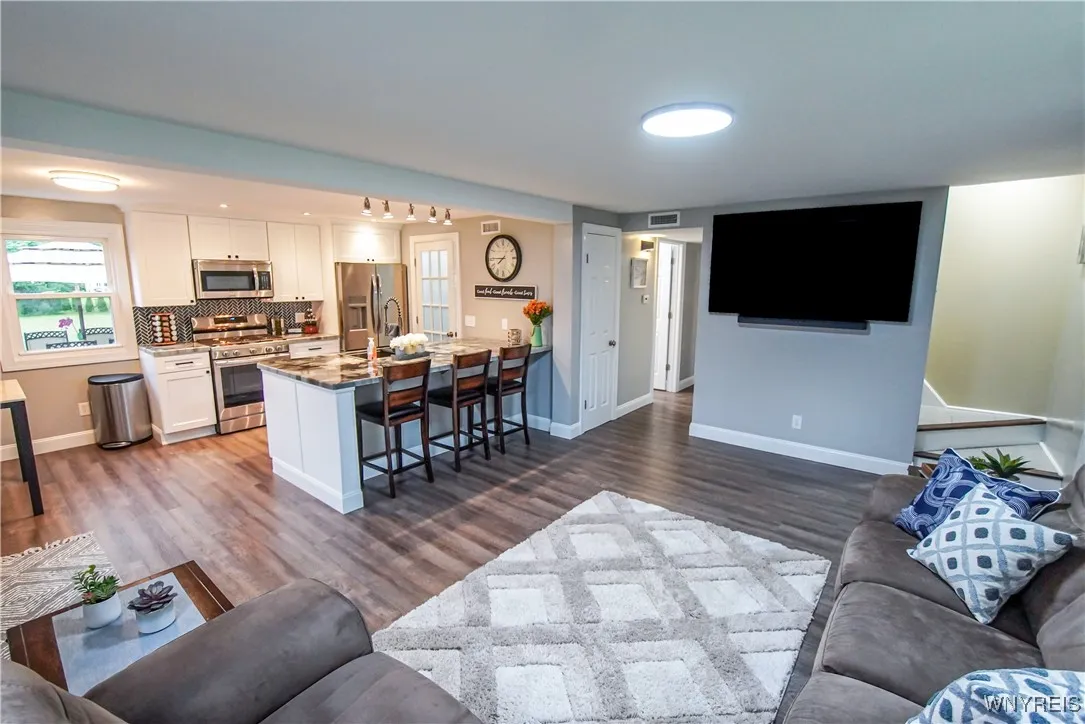 1010 Clearvue Drive, Alden, New York 14004, Alden, New York 14004, 4 Bedrooms Bedrooms, 9 Rooms Rooms,2 BathroomsBathrooms,Residential,For Sale,1010 Clearvue Drive, Alden, New York 14004,B1620914