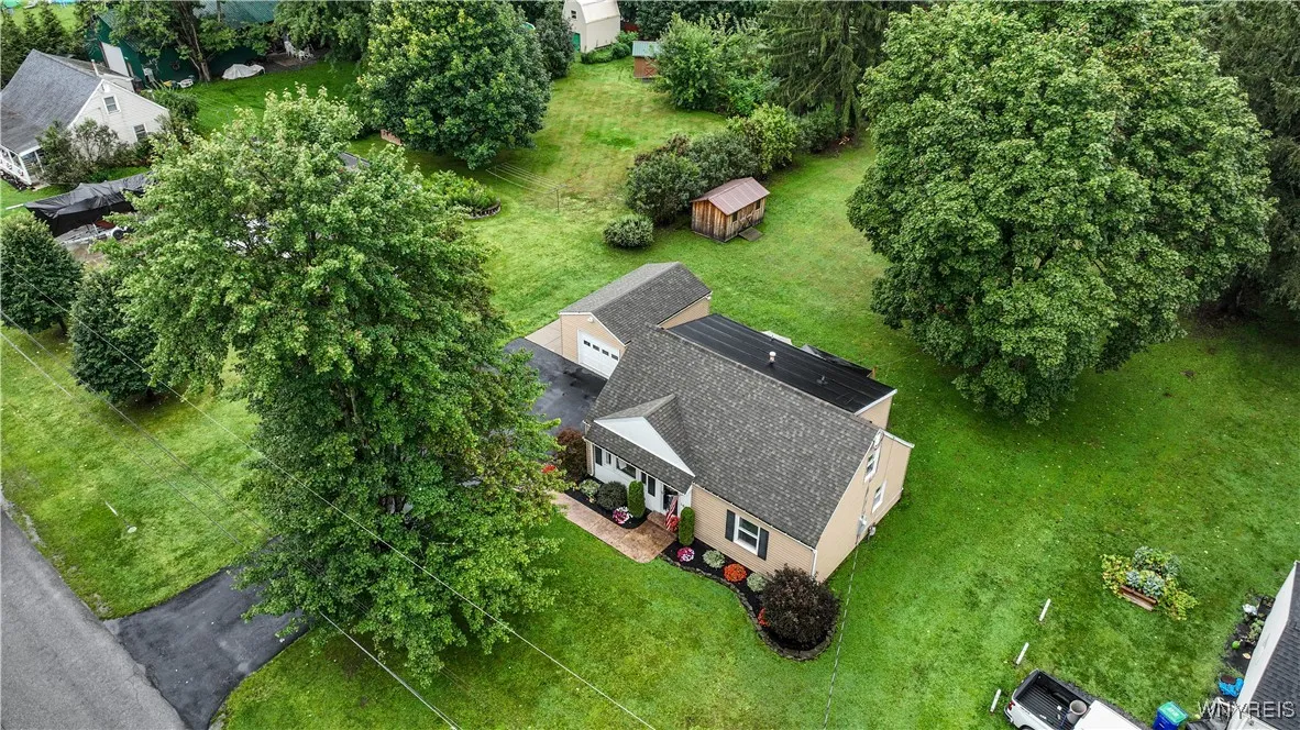 1010 Clearvue Drive, Alden, New York 14004, Alden, New York 14004, 4 Bedrooms Bedrooms, 9 Rooms Rooms,2 BathroomsBathrooms,Residential,For Sale,1010 Clearvue Drive, Alden, New York 14004,B1620914