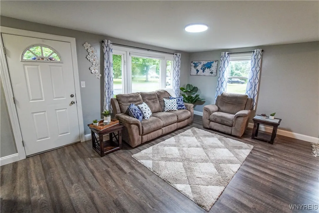 1010 Clearvue Drive, Alden, New York 14004, Alden, New York 14004, 4 Bedrooms Bedrooms, 9 Rooms Rooms,2 BathroomsBathrooms,Residential,For Sale,1010 Clearvue Drive, Alden, New York 14004,B1620914