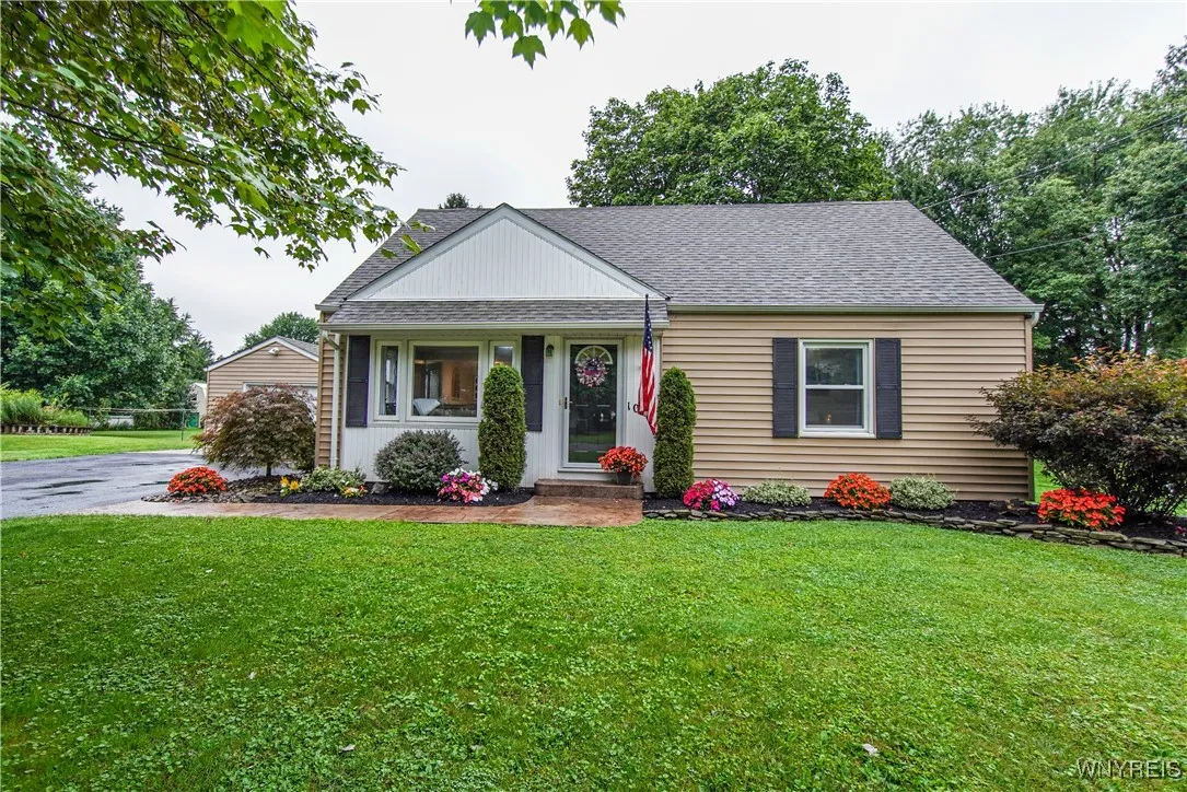 1010 Clearvue Drive, Alden, New York 14004, Alden, New York 14004, 4 Bedrooms Bedrooms, 9 Rooms Rooms,2 BathroomsBathrooms,Residential,For Sale,1010 Clearvue Drive, Alden, New York 14004,B1620914