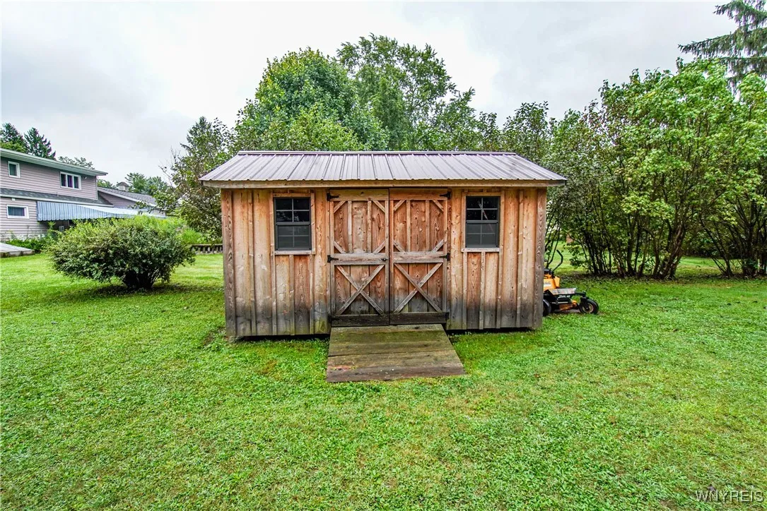 1010 Clearvue Drive, Alden, New York 14004, Alden, New York 14004, 4 Bedrooms Bedrooms, 9 Rooms Rooms,2 BathroomsBathrooms,Residential,For Sale,1010 Clearvue Drive, Alden, New York 14004,B1620914