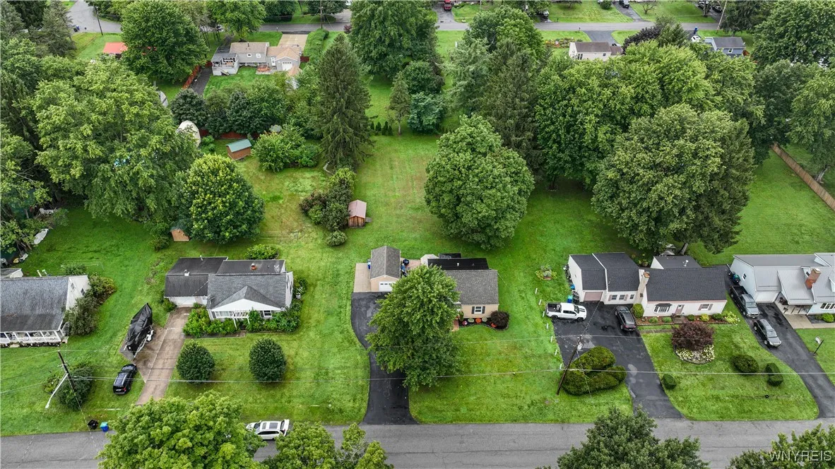 1010 Clearvue Drive, Alden, New York 14004, Alden, New York 14004, 4 Bedrooms Bedrooms, 9 Rooms Rooms,2 BathroomsBathrooms,Residential,For Sale,1010 Clearvue Drive, Alden, New York 14004,B1620914