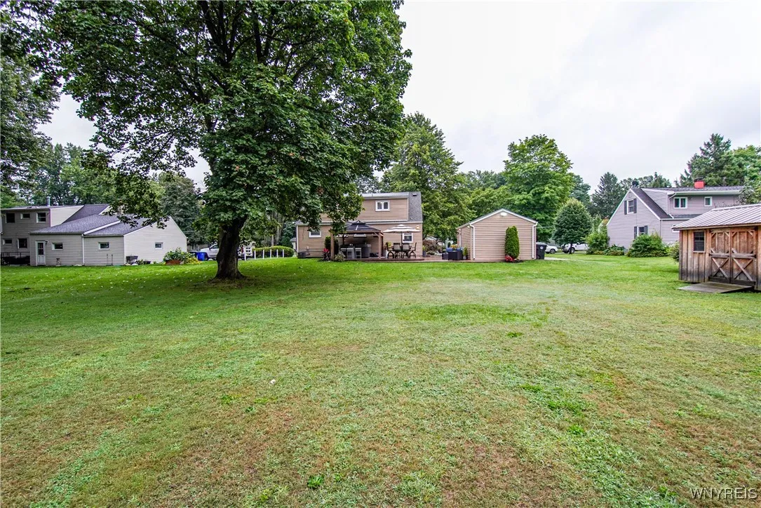 1010 Clearvue Drive, Alden, New York 14004, Alden, New York 14004, 4 Bedrooms Bedrooms, 9 Rooms Rooms,2 BathroomsBathrooms,Residential,For Sale,1010 Clearvue Drive, Alden, New York 14004,B1620914