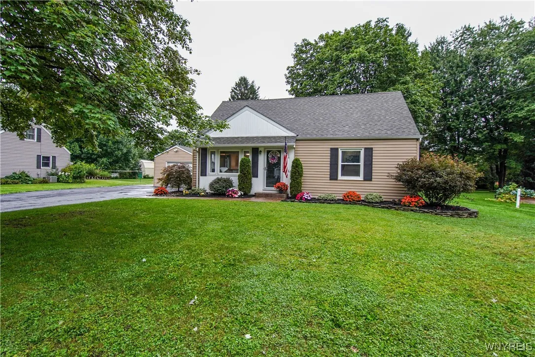 1010 Clearvue Drive, Alden, New York 14004, Alden, New York 14004, 4 Bedrooms Bedrooms, 9 Rooms Rooms,2 BathroomsBathrooms,Residential,For Sale,1010 Clearvue Drive, Alden, New York 14004,B1620914
