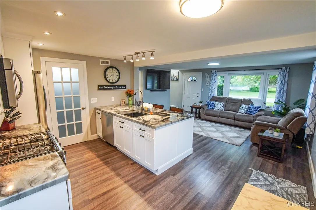 1010 Clearvue Drive, Alden, New York 14004, Alden, New York 14004, 4 Bedrooms Bedrooms, 9 Rooms Rooms,2 BathroomsBathrooms,Residential,For Sale,1010 Clearvue Drive, Alden, New York 14004,B1620914
