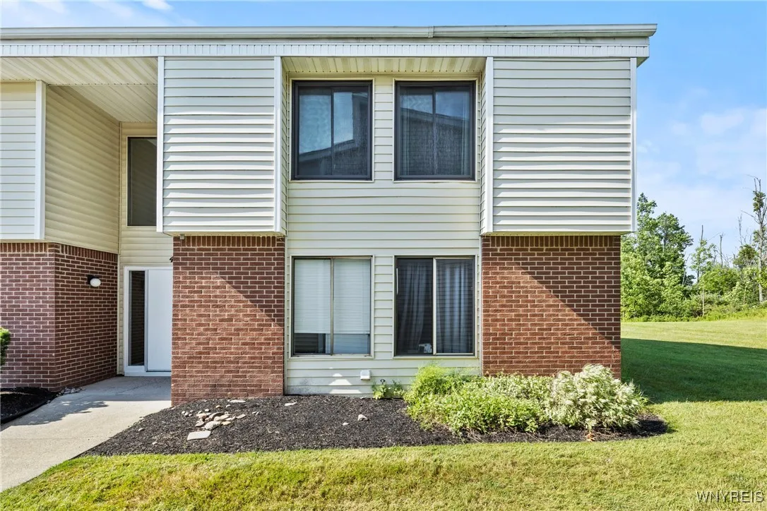 43 Beehunter Court D, Amherst, New York 14051, Amherst, New York 14051, 2 Bedrooms Bedrooms, 5 Rooms Rooms,2 BathroomsBathrooms,Residential,For Sale,43 Beehunter Court D, Amherst, New York 14051,B1622280