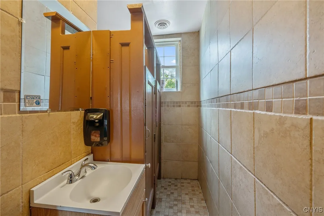 51 West Bridge Street, Oswego, New York 13126, Oswego, New York 13126, ,Commercial Sale,For Sale,51 West Bridge Street, Oswego, New York 13126,S1621793