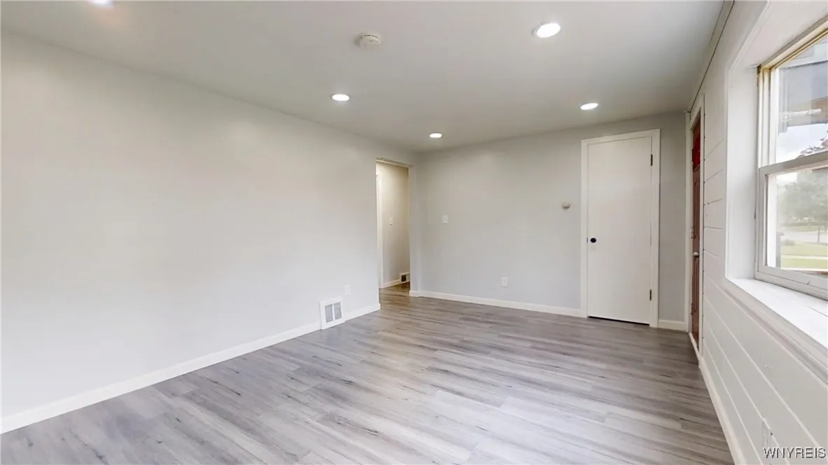 370 West W Girard Boulevard, Tonawanda, New York 1, Tonawanda, New York 14217, 3 Bedrooms Bedrooms, 5 Rooms Rooms,1 BathroomBathrooms,Residential,For Sale,370 West W Girard Boulevard, Tonawanda, New York 1,B1622339