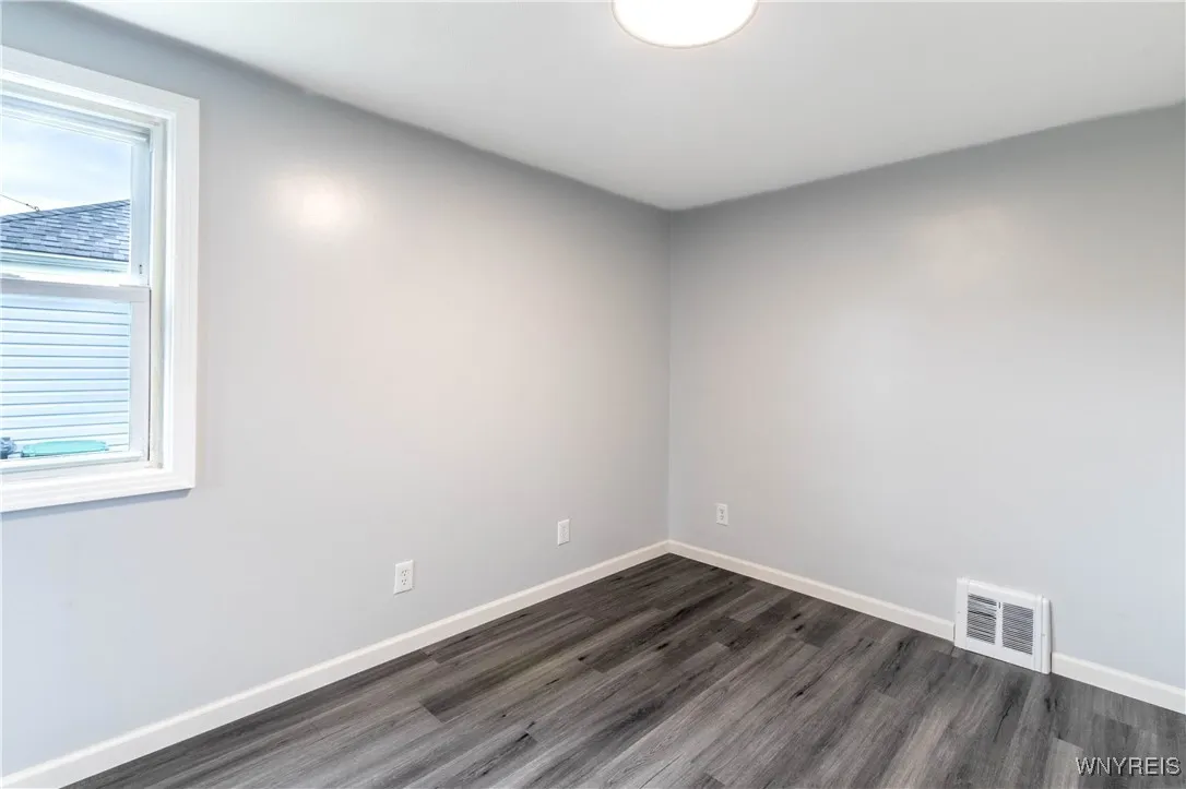 370 West W Girard Boulevard, Tonawanda, New York 1, Tonawanda, New York 14217, 3 Bedrooms Bedrooms, 5 Rooms Rooms,1 BathroomBathrooms,Residential,For Sale,370 West W Girard Boulevard, Tonawanda, New York 1,B1622339