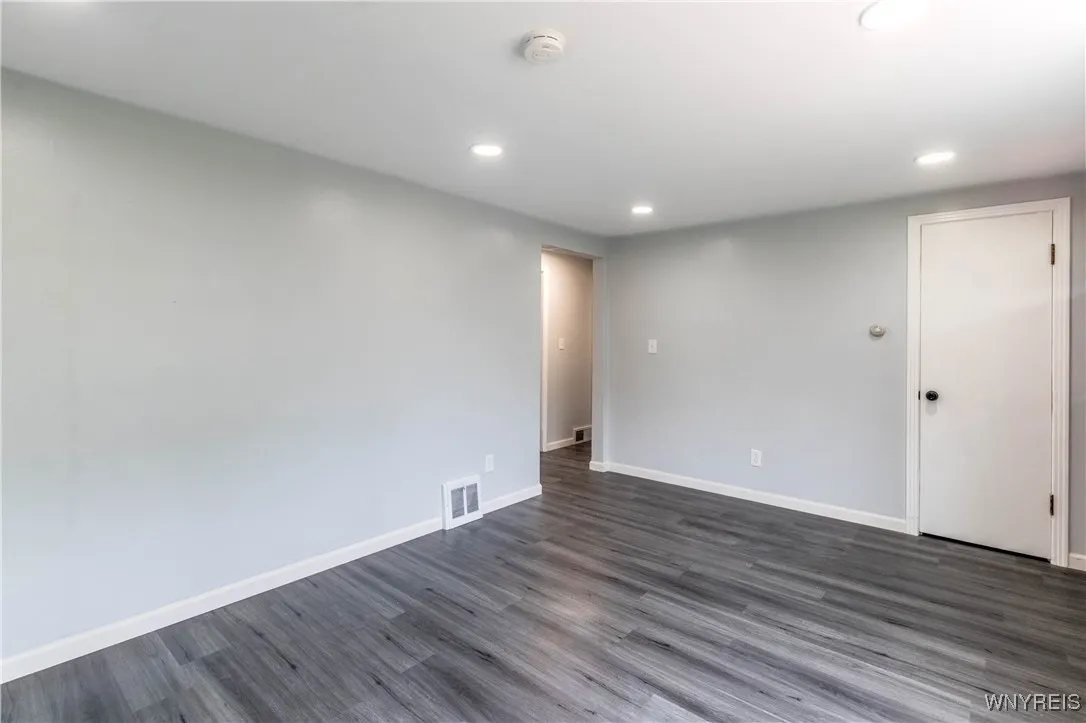 370 West W Girard Boulevard, Tonawanda, New York 1, Tonawanda, New York 14217, 3 Bedrooms Bedrooms, 5 Rooms Rooms,1 BathroomBathrooms,Residential,For Sale,370 West W Girard Boulevard, Tonawanda, New York 1,B1622339