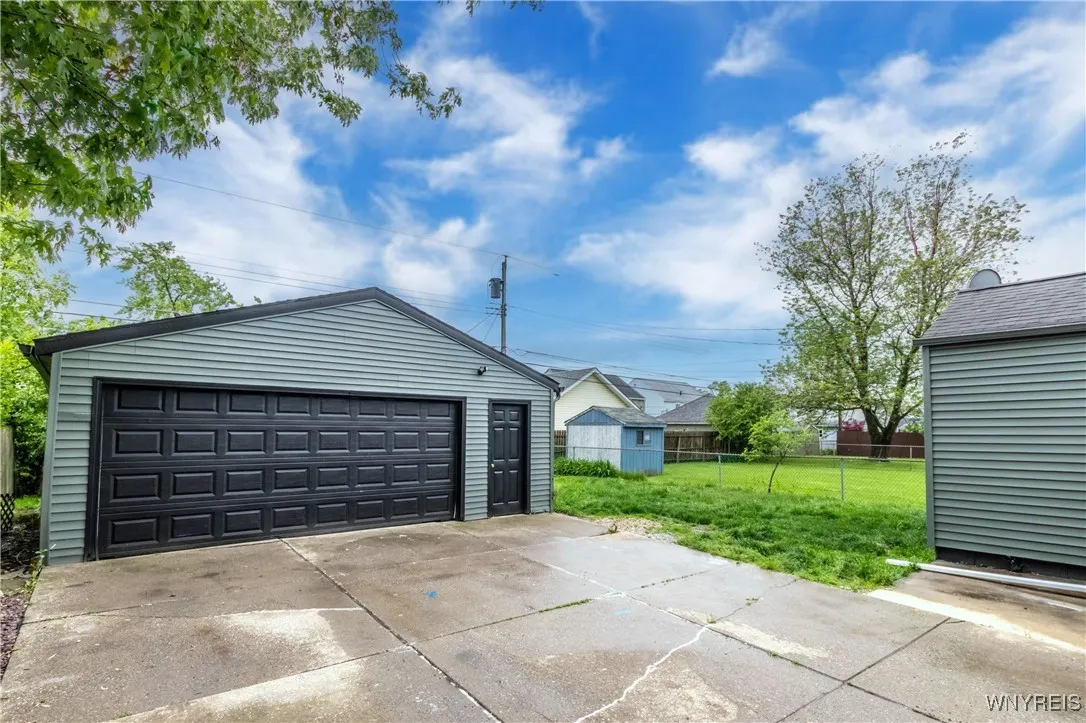 370 West W Girard Boulevard, Tonawanda, New York 1, Tonawanda, New York 14217, 3 Bedrooms Bedrooms, 5 Rooms Rooms,1 BathroomBathrooms,Residential,For Sale,370 West W Girard Boulevard, Tonawanda, New York 1,B1622339