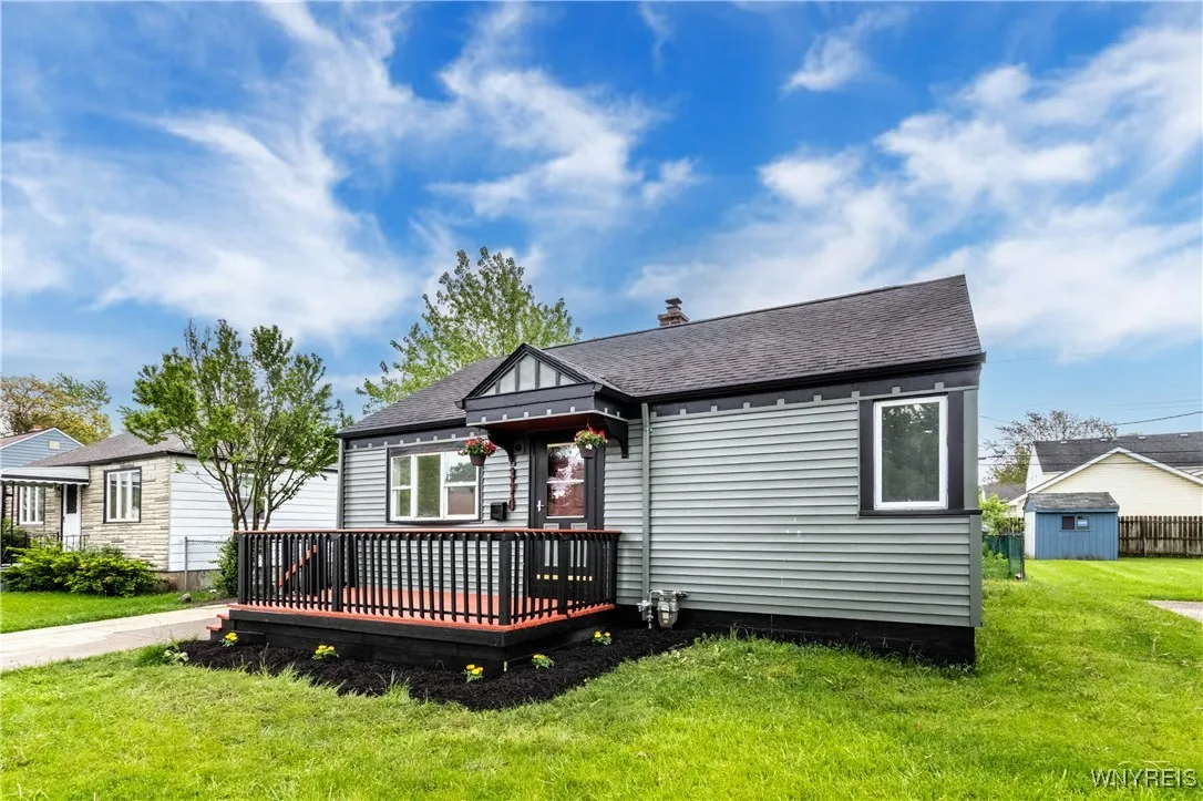 370 West W Girard Boulevard, Tonawanda, New York 1, Tonawanda, New York 14217, 3 Bedrooms Bedrooms, 5 Rooms Rooms,1 BathroomBathrooms,Residential,For Sale,370 West W Girard Boulevard, Tonawanda, New York 1,B1622339