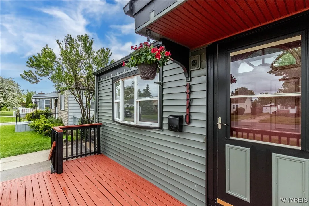 370 West W Girard Boulevard, Tonawanda, New York 1, Tonawanda, New York 14217, 3 Bedrooms Bedrooms, 5 Rooms Rooms,1 BathroomBathrooms,Residential,For Sale,370 West W Girard Boulevard, Tonawanda, New York 1,B1622339
