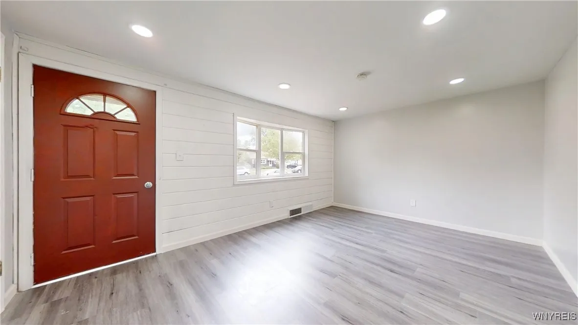 370 West W Girard Boulevard, Tonawanda, New York 1, Tonawanda, New York 14217, 3 Bedrooms Bedrooms, 5 Rooms Rooms,1 BathroomBathrooms,Residential,For Sale,370 West W Girard Boulevard, Tonawanda, New York 1,B1622339