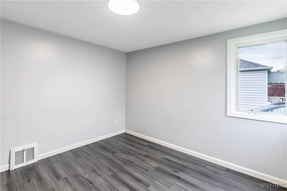 370 West W Girard Boulevard, Tonawanda, New York 1, Tonawanda, New York 14217, 3 Bedrooms Bedrooms, 5 Rooms Rooms,1 BathroomBathrooms,Residential,For Sale,370 West W Girard Boulevard, Tonawanda, New York 1,B1622339