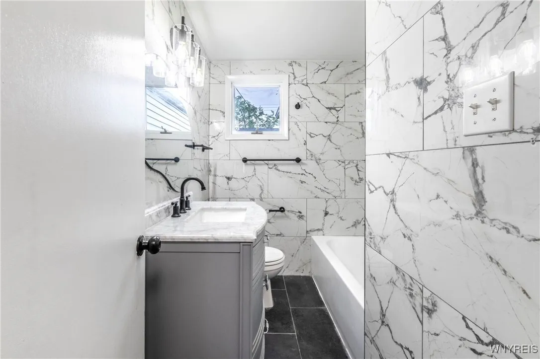370 West W Girard Boulevard, Tonawanda, New York 1, Tonawanda, New York 14217, 3 Bedrooms Bedrooms, 5 Rooms Rooms,1 BathroomBathrooms,Residential,For Sale,370 West W Girard Boulevard, Tonawanda, New York 1,B1622339