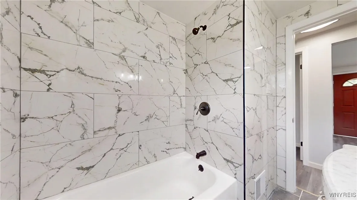 370 West W Girard Boulevard, Tonawanda, New York 1, Tonawanda, New York 14217, 3 Bedrooms Bedrooms, 5 Rooms Rooms,1 BathroomBathrooms,Residential,For Sale,370 West W Girard Boulevard, Tonawanda, New York 1,B1622339
