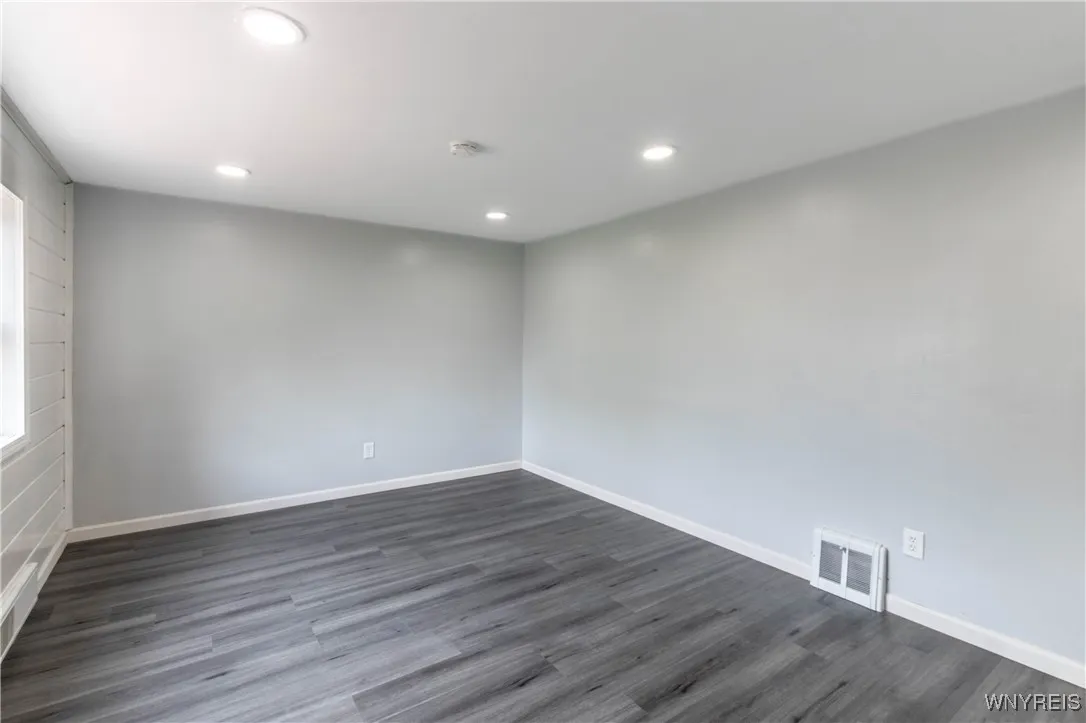 370 West W Girard Boulevard, Tonawanda, New York 1, Tonawanda, New York 14217, 3 Bedrooms Bedrooms, 5 Rooms Rooms,1 BathroomBathrooms,Residential,For Sale,370 West W Girard Boulevard, Tonawanda, New York 1,B1622339