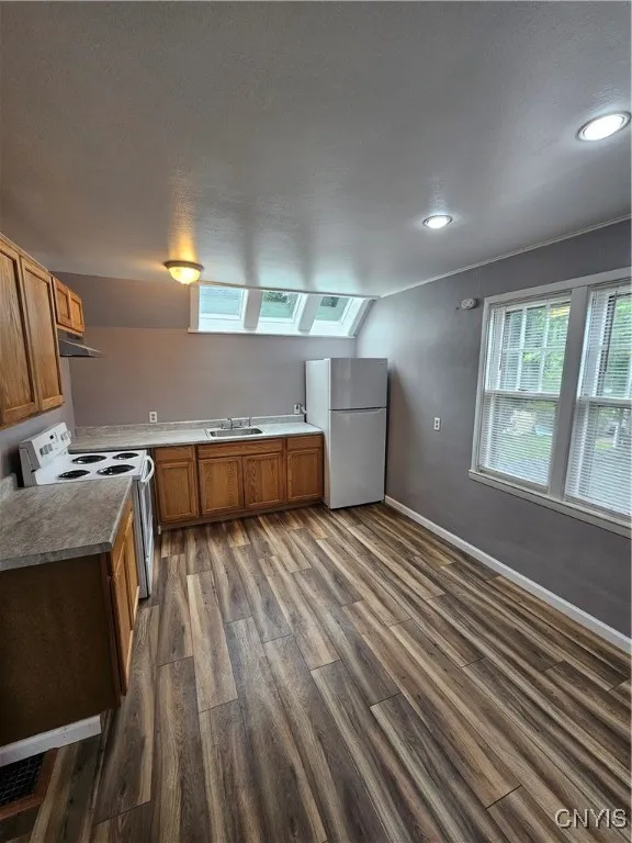 1013 Franklin Street 2, Watertown City, New York 1, Watertown City, New York 13601, 2 Bedrooms Bedrooms, 4 Rooms Rooms,1 BathroomBathrooms,Residential Lease,For Rent,1013 Franklin Street 2, Watertown City, New York 1,S1622372
