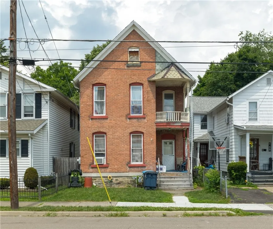 364 West 3rd Street, Elmira City, New York 14901, Elmira City, New York 14901, 3 Bedrooms Bedrooms, 8 Rooms Rooms,1 BathroomBathrooms,Residential,For Sale,364 West 3rd Street, Elmira City, New York 14901,R1622294