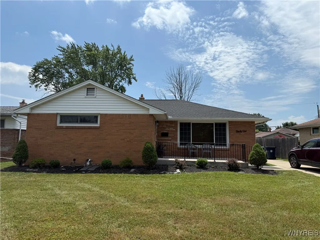 31 Noel Drive, Amherst, New York 14221, Amherst, New York 14221, 3 Bedrooms Bedrooms, 6 Rooms Rooms,1 BathroomBathrooms,Residential,For Sale,31 Noel Drive, Amherst, New York 14221,B1622375