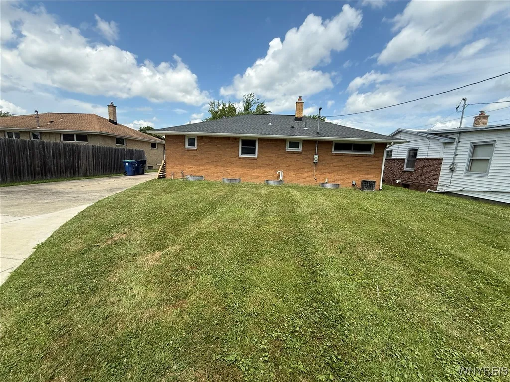 31 Noel Drive, Amherst, New York 14221, Amherst, New York 14221, 3 Bedrooms Bedrooms, 6 Rooms Rooms,1 BathroomBathrooms,Residential,For Sale,31 Noel Drive, Amherst, New York 14221,B1622375