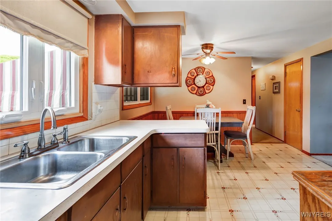 7 Cannas Court, Cheektowaga, New York 14227, Cheektowaga, New York 14227, 3 Bedrooms Bedrooms, 6 Rooms Rooms,1 BathroomBathrooms,Residential,Closed,7 Cannas Court, Cheektowaga, New York 14227,0,B1622367