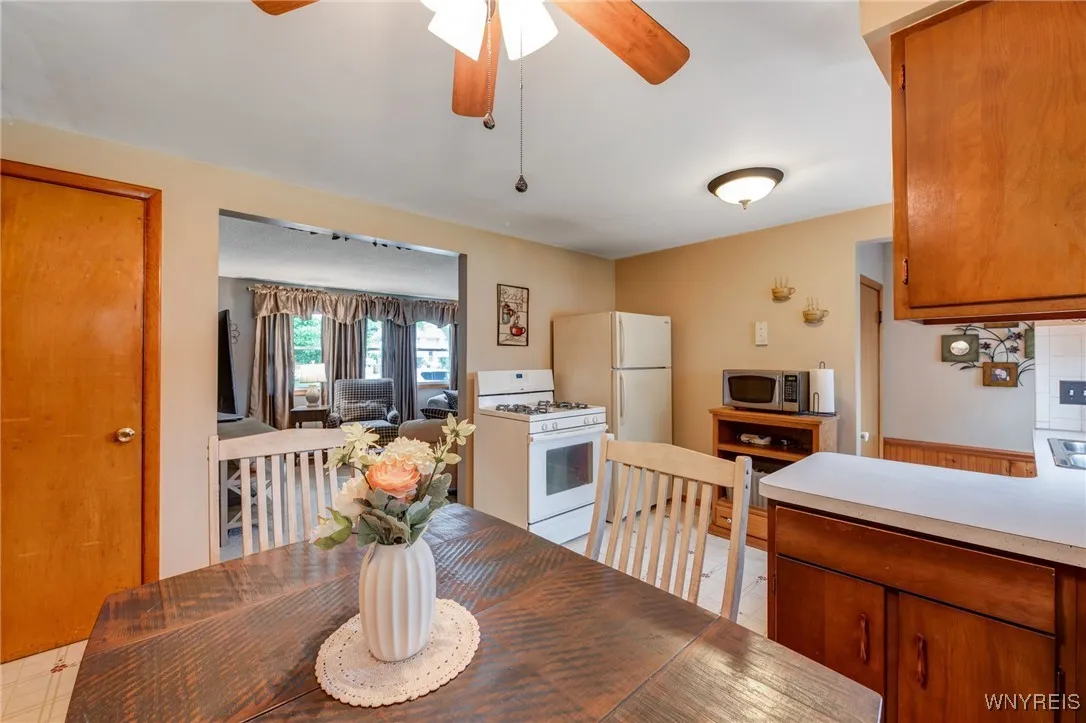 7 Cannas Court, Cheektowaga, New York 14227, Cheektowaga, New York 14227, 3 Bedrooms Bedrooms, 6 Rooms Rooms,1 BathroomBathrooms,Residential,Closed,7 Cannas Court, Cheektowaga, New York 14227,0,B1622367