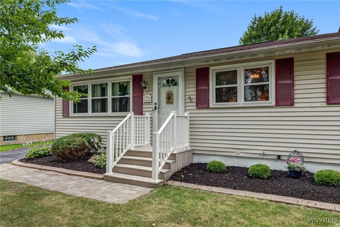 7 Cannas Court, Cheektowaga, New York 14227, Cheektowaga, New York 14227, 3 Bedrooms Bedrooms, 6 Rooms Rooms,1 BathroomBathrooms,Residential,Closed,7 Cannas Court, Cheektowaga, New York 14227,0,B1622367