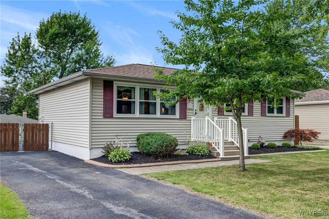 7 Cannas Court, Cheektowaga, New York 14227, Cheektowaga, New York 14227, 3 Bedrooms Bedrooms, 6 Rooms Rooms,1 BathroomBathrooms,Residential,Closed,7 Cannas Court, Cheektowaga, New York 14227,0,B1622367