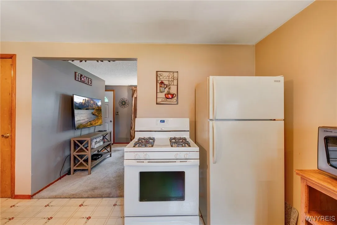 7 Cannas Court, Cheektowaga, New York 14227, Cheektowaga, New York 14227, 3 Bedrooms Bedrooms, 6 Rooms Rooms,1 BathroomBathrooms,Residential,Closed,7 Cannas Court, Cheektowaga, New York 14227,0,B1622367