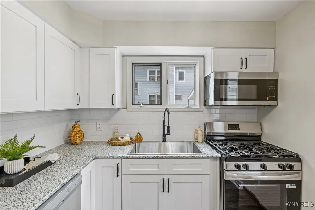 374 Dewey Avenue, Buffalo, New York 14214, Buffalo, New York 14214, 3 Bedrooms Bedrooms, 6 Rooms Rooms,1 BathroomBathrooms,Residential,For Sale,374 Dewey Avenue, Buffalo, New York 14214,B1622354