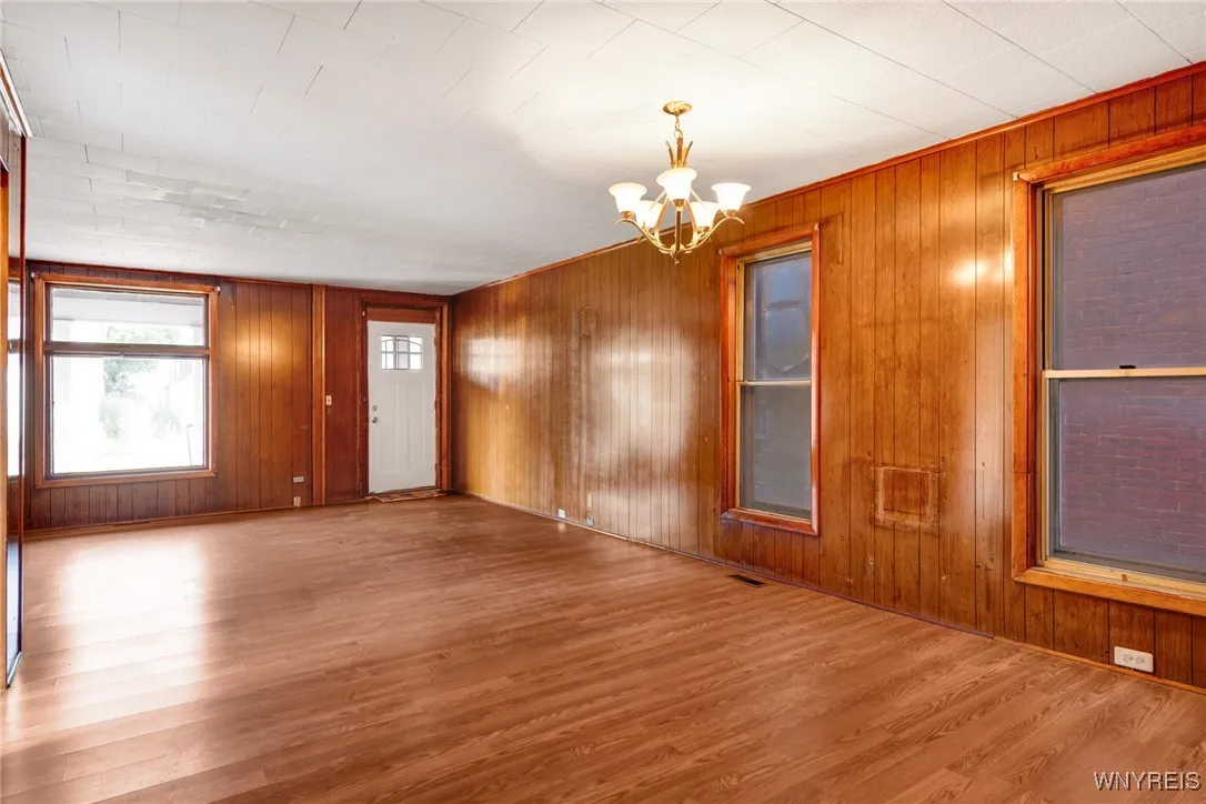 1329 Clinton Street, Buffalo, New York 14206, Buffalo, New York 14206, 6 Bedrooms Bedrooms, ,2 BathroomsBathrooms,Residential,For Sale,1329 Clinton Street, Buffalo, New York 14206,B1622393