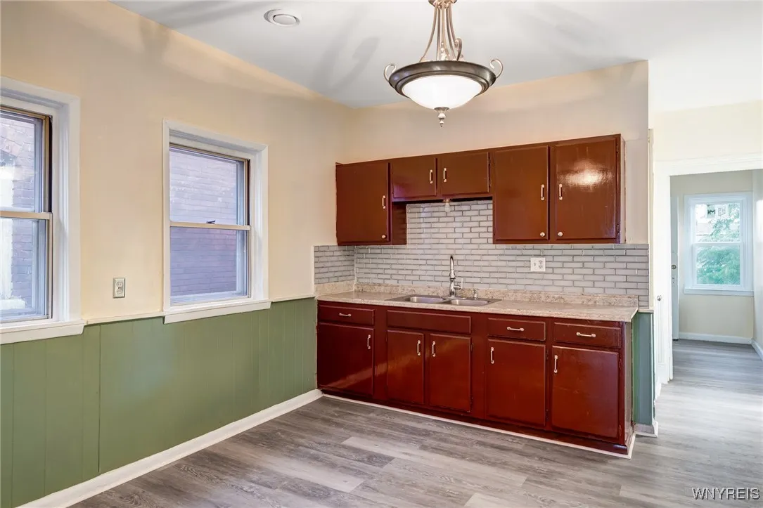 1329 Clinton Street, Buffalo, New York 14206, Buffalo, New York 14206, 6 Bedrooms Bedrooms, ,2 BathroomsBathrooms,Residential,For Sale,1329 Clinton Street, Buffalo, New York 14206,B1622393