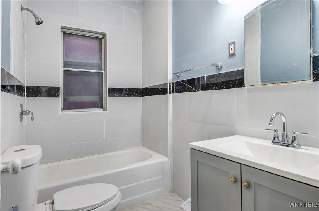1329 Clinton Street, Buffalo, New York 14206, Buffalo, New York 14206, 6 Bedrooms Bedrooms, ,2 BathroomsBathrooms,Residential,For Sale,1329 Clinton Street, Buffalo, New York 14206,B1622393