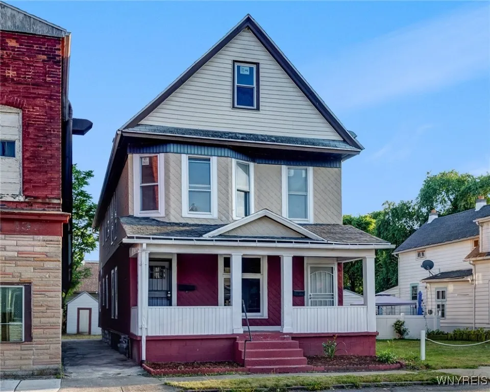 1329 Clinton Street, Buffalo, New York 14206, Buffalo, New York 14206, 6 Bedrooms Bedrooms, ,2 BathroomsBathrooms,Residential,For Sale,1329 Clinton Street, Buffalo, New York 14206,B1622393