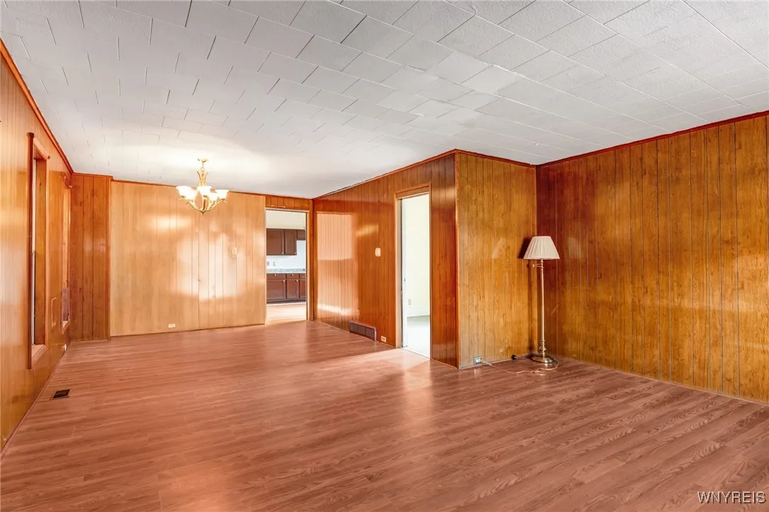 1329 Clinton Street, Buffalo, New York 14206, Buffalo, New York 14206, 6 Bedrooms Bedrooms, ,2 BathroomsBathrooms,Residential,For Sale,1329 Clinton Street, Buffalo, New York 14206,B1622393