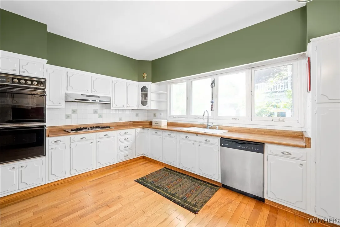 578 Richmond Avenue, Buffalo, New York 14222, Buffalo, New York 14222, 8 Bedrooms Bedrooms, ,5 BathroomsBathrooms,Residential,For Sale,578 Richmond Avenue, Buffalo, New York 14222,B1622301