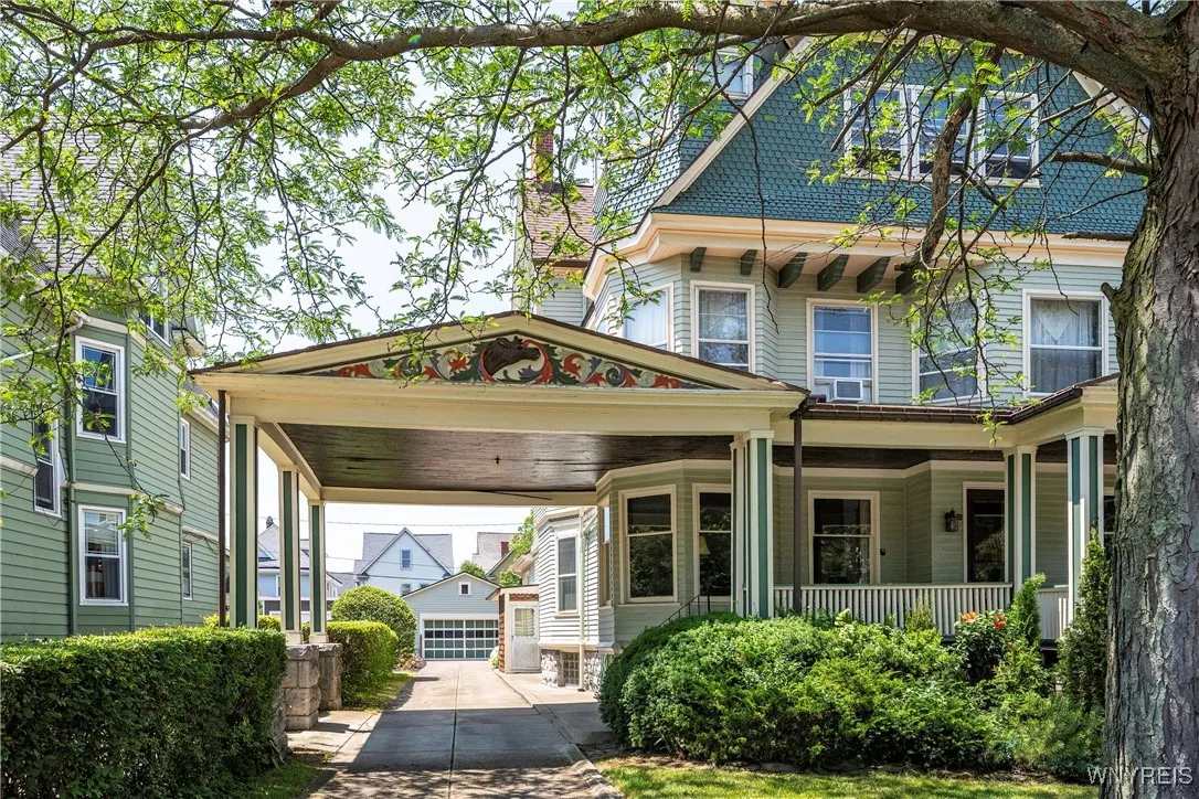 578 Richmond Avenue, Buffalo, New York 14222, Buffalo, New York 14222, 8 Bedrooms Bedrooms, ,5 BathroomsBathrooms,Residential,For Sale,578 Richmond Avenue, Buffalo, New York 14222,B1622301