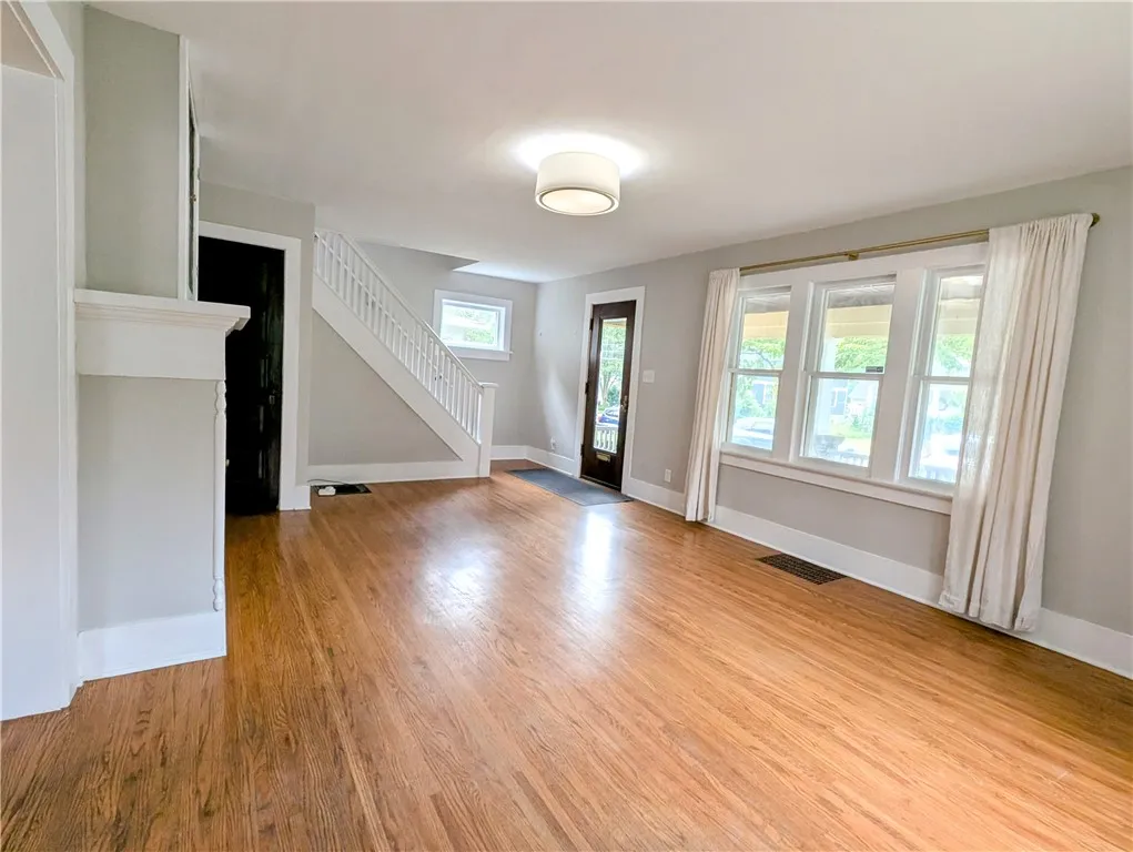 4 East Jefferson Road, Pittsford, New York 14534, Pittsford, New York 14534, 3 Bedrooms Bedrooms, 6 Rooms Rooms,1 BathroomBathrooms,Residential,Closed,4 East Jefferson Road, Pittsford, New York 14534,0,R1619952