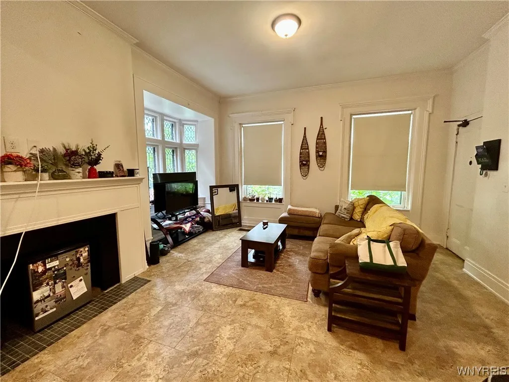 307 Summer Street 1, Buffalo, New York 14222, Buffalo, New York 14222, 2 Bedrooms Bedrooms, 5 Rooms Rooms,1 BathroomBathrooms,Residential Lease,For Rent,307 Summer Street 1, Buffalo, New York 14222,B1621686