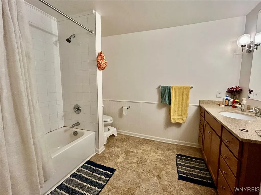 307 Summer Street 1, Buffalo, New York 14222, Buffalo, New York 14222, 2 Bedrooms Bedrooms, 5 Rooms Rooms,1 BathroomBathrooms,Residential Lease,For Rent,307 Summer Street 1, Buffalo, New York 14222,B1621686