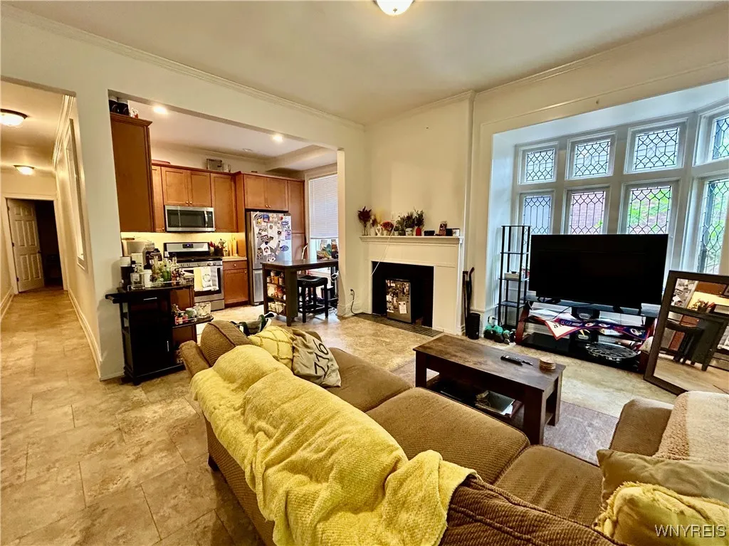 307 Summer Street 1, Buffalo, New York 14222, Buffalo, New York 14222, 2 Bedrooms Bedrooms, 5 Rooms Rooms,1 BathroomBathrooms,Residential Lease,For Rent,307 Summer Street 1, Buffalo, New York 14222,B1621686