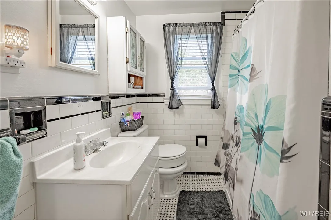 806 Cleveland Drive, Cheektowaga, New York 14225, Cheektowaga, New York 14225, 8 Bedrooms Bedrooms, ,4 BathroomsBathrooms,Residential,For Sale,806 Cleveland Drive, Cheektowaga, New York 14225,B1622355